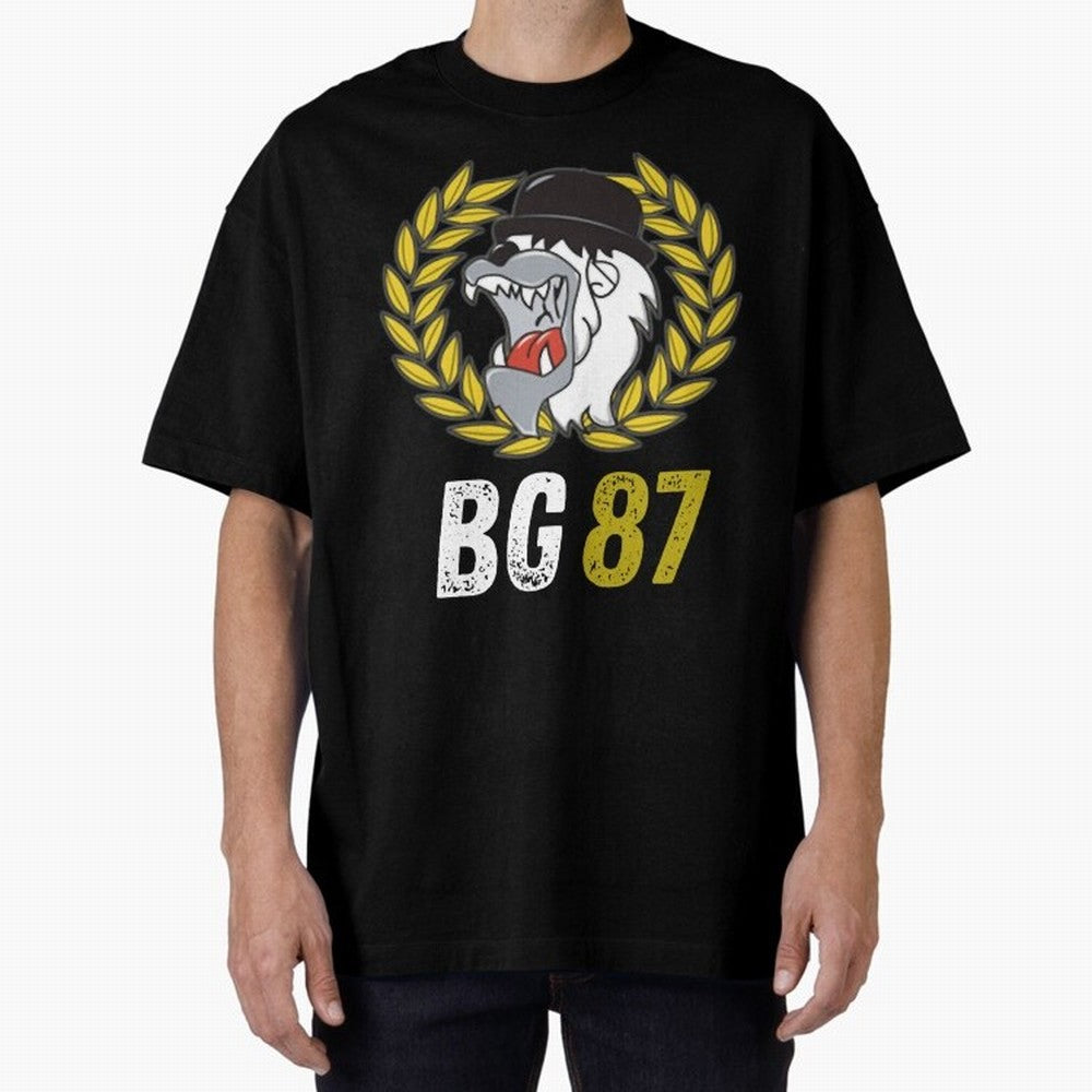 Mala Suerte 87 (Hinchas Del Lyon) Camiseta Esencial Oversized T-Shirt Capture Stadium Memories from Match Day Hype around FIFA World Cup 2026 USA Canada Mexico, Messi, Argentina and Brazil, Match Day Excitement, Supporter Culture, Golden Goals and