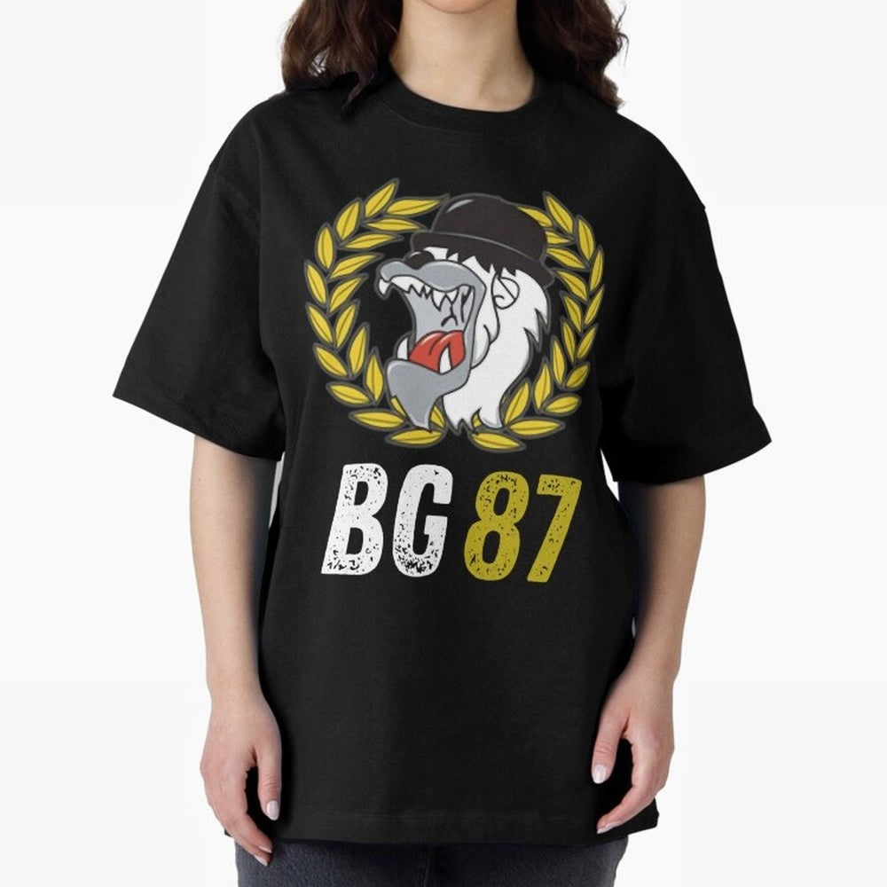 Mala Suerte 87 (Hinchas Del Lyon) Camiseta Esencial Oversized T-Shirt Capture Stadium Memories from Match Day Hype around FIFA World Cup 2026 USA Canada Mexico, Messi, Argentina and Brazil, Match Day Excitement, Supporter Culture, Golden Goals and